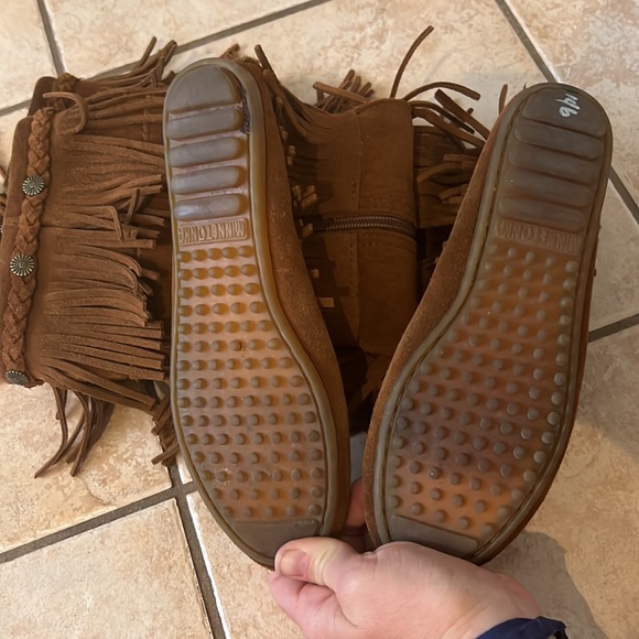Minnetonka Moccasin 100% Leather 5 Tier Fringe Boots, Sz 6‎ - Picture 8 of 11